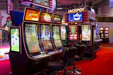 Live dealer at Dragon Tiger table showing card placement